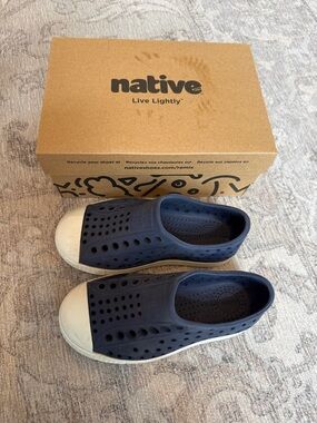 Native Kids Water Shoes in Navy and White